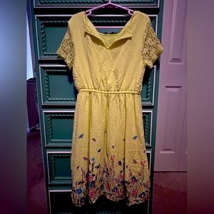 Cute summery dress with lace top detail